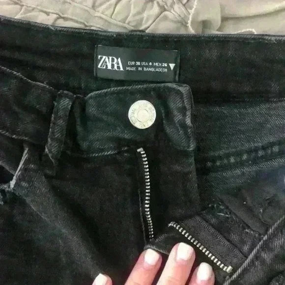 Zara High Rise Shorts in Black - Picture 3 of 4